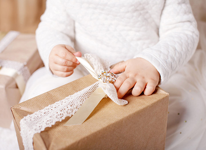 5 pomysłów na prezenty od noworodka dla starszego rodzeństwa