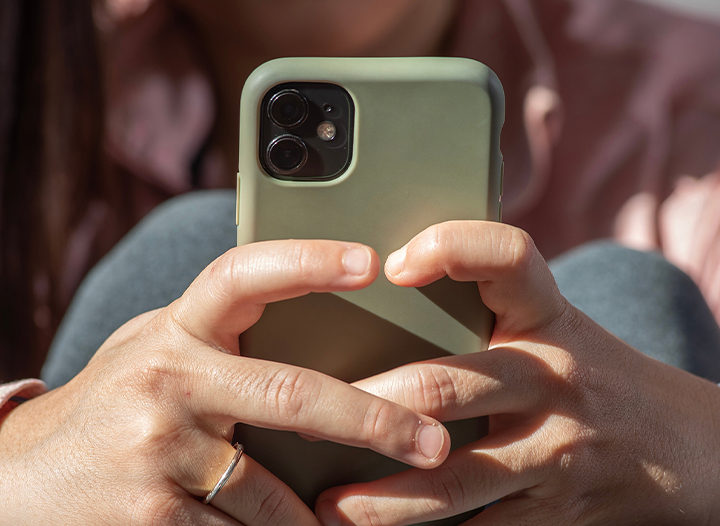iPhone 12 czy 13 – który smartfon z podstawowych modeli wybrać?