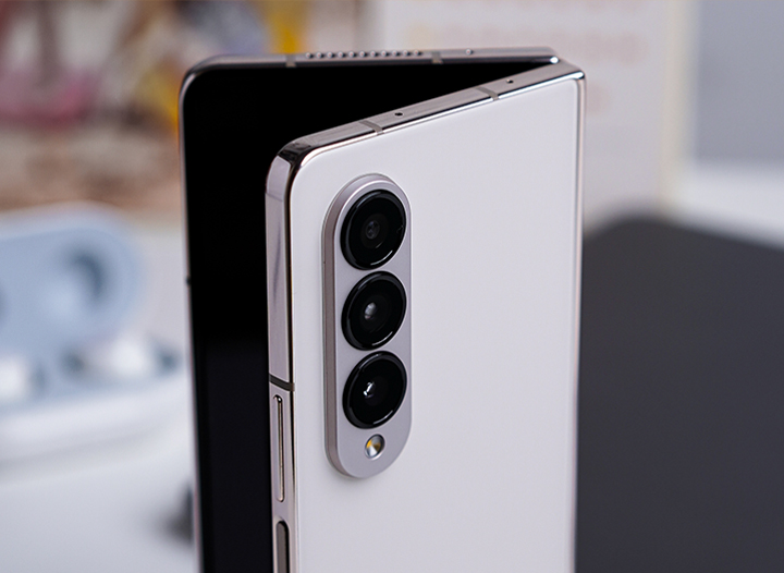 motorola razr fold vs galaxy z fold7